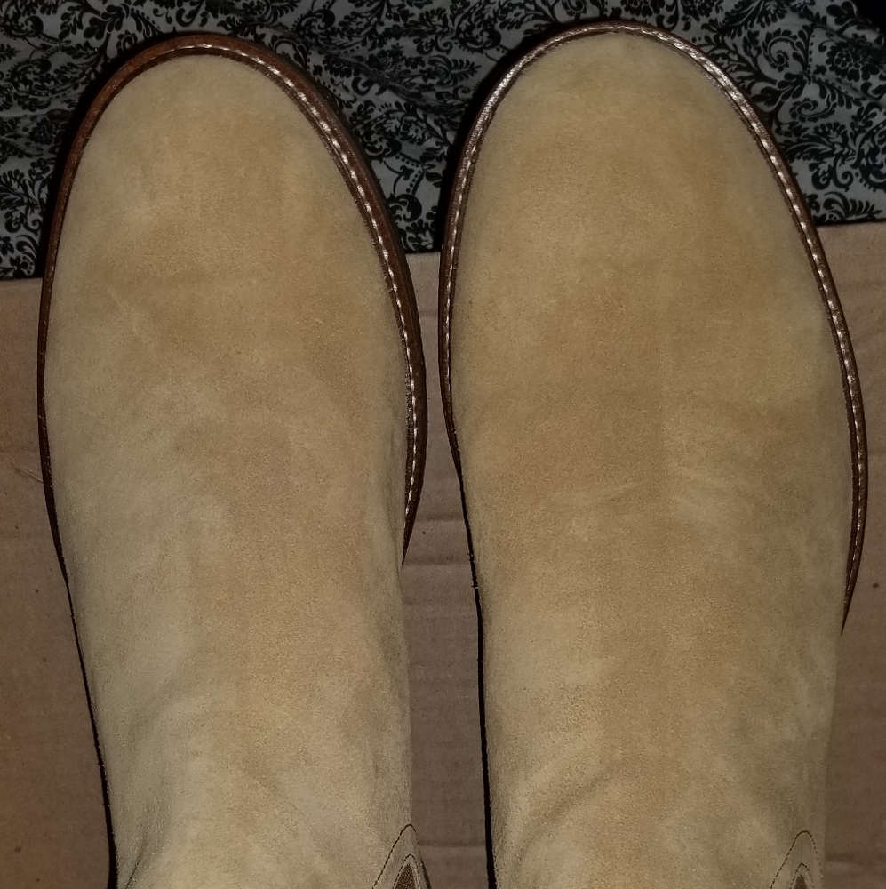BANANA REPUBLIC SUADE BOOTS